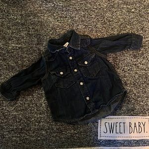 Baby GAP dark blue chambray shirt with snap closure, size 3-6 months